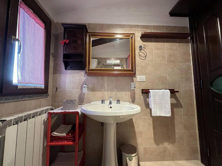 Free Parking La Bianca Neve Cottage Castel Di Sangro Exterior photo